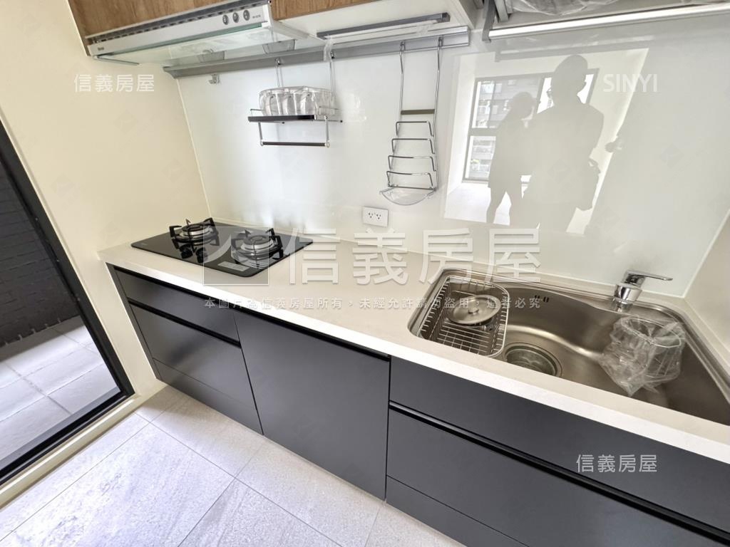 全新未住高樓兩房面車位房屋室內格局與周邊環境