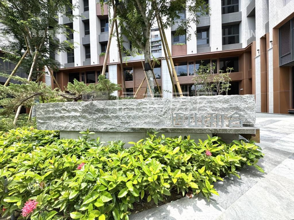 全新未住高樓兩房面車位房屋室內格局與周邊環境