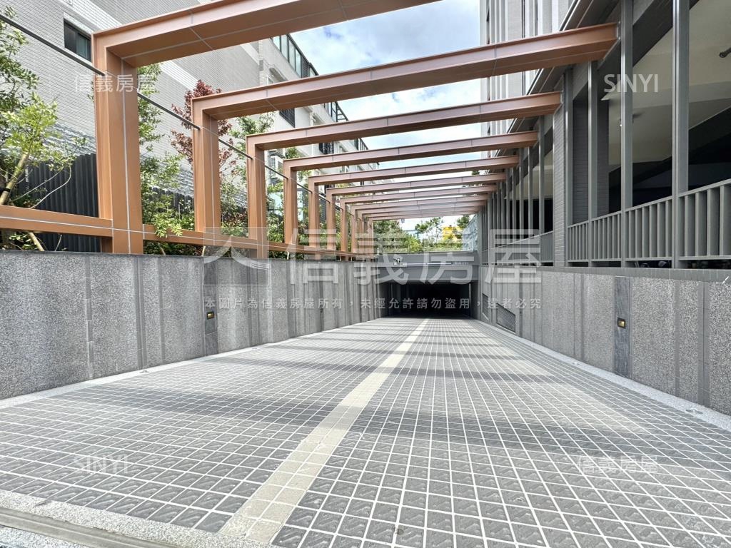 全新未住高樓兩房面車位房屋室內格局與周邊環境