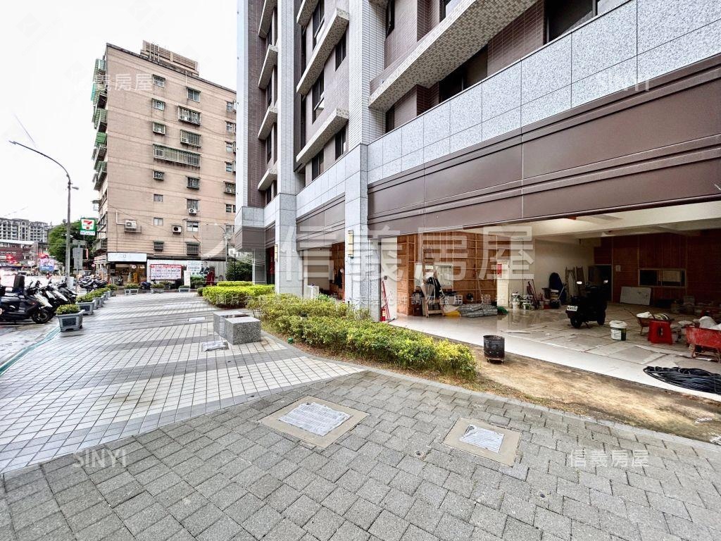 燙金寬敞金店面房屋室內格局與周邊環境