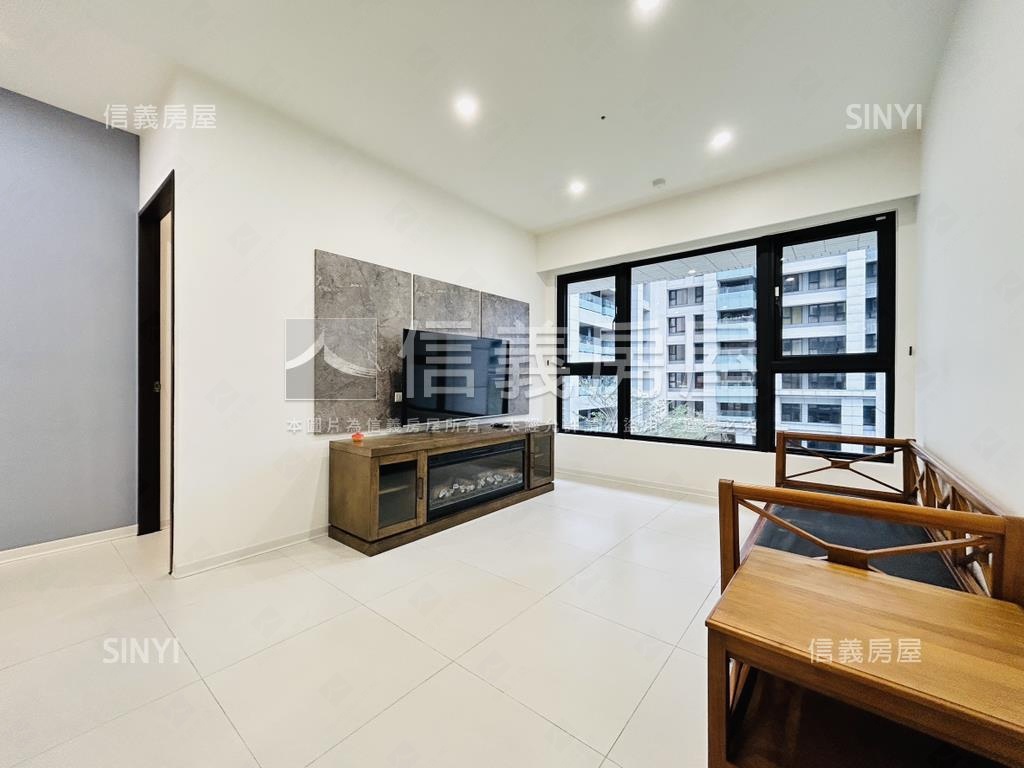 蒙德里安朝南中庭景觀兩房房屋室內格局與周邊環境