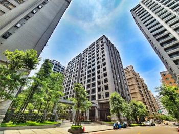 御璽邊間三房車位