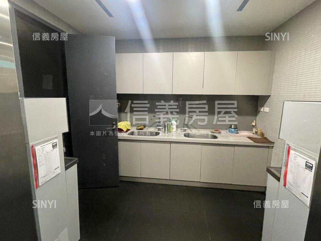 Ｔ２企業總部整層房屋室內格局與周邊環境