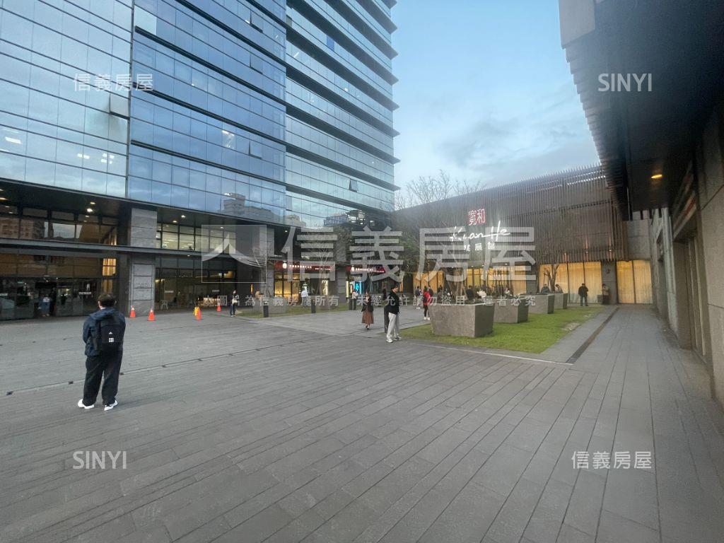 Ｔ２企業總部整層房屋室內格局與周邊環境