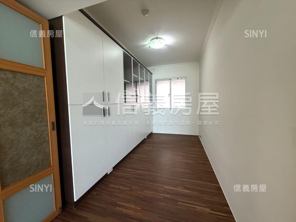 國泰萊茵三房平車房屋室內格局與周邊環境