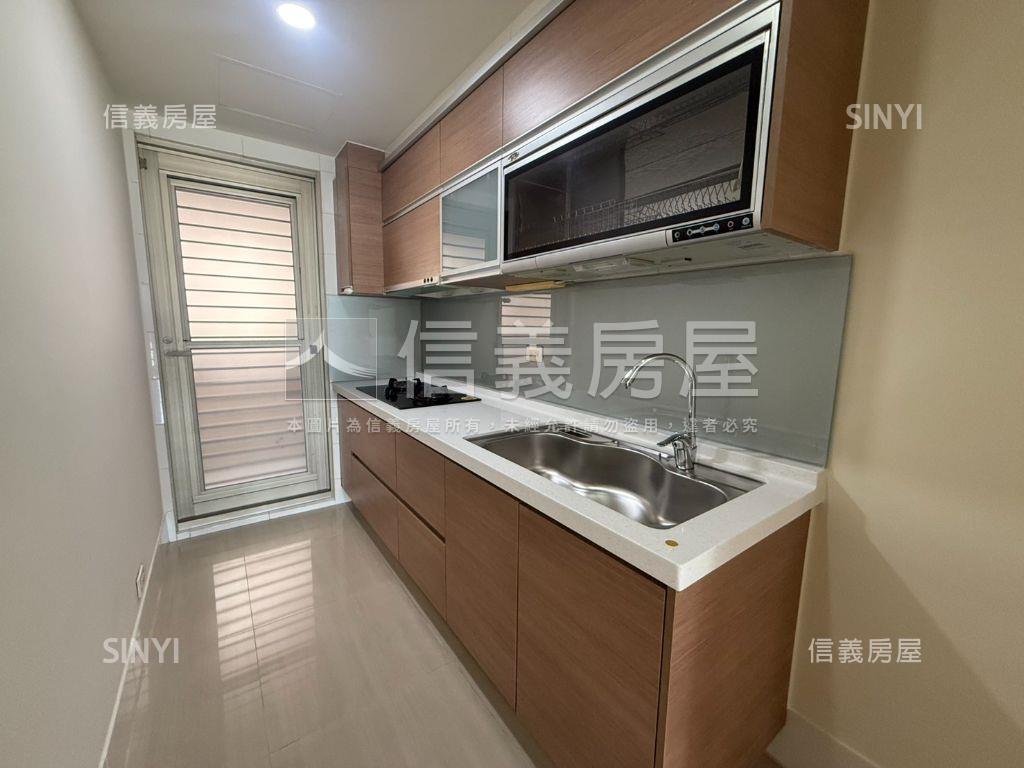 國泰萊茵三房平車房屋室內格局與周邊環境