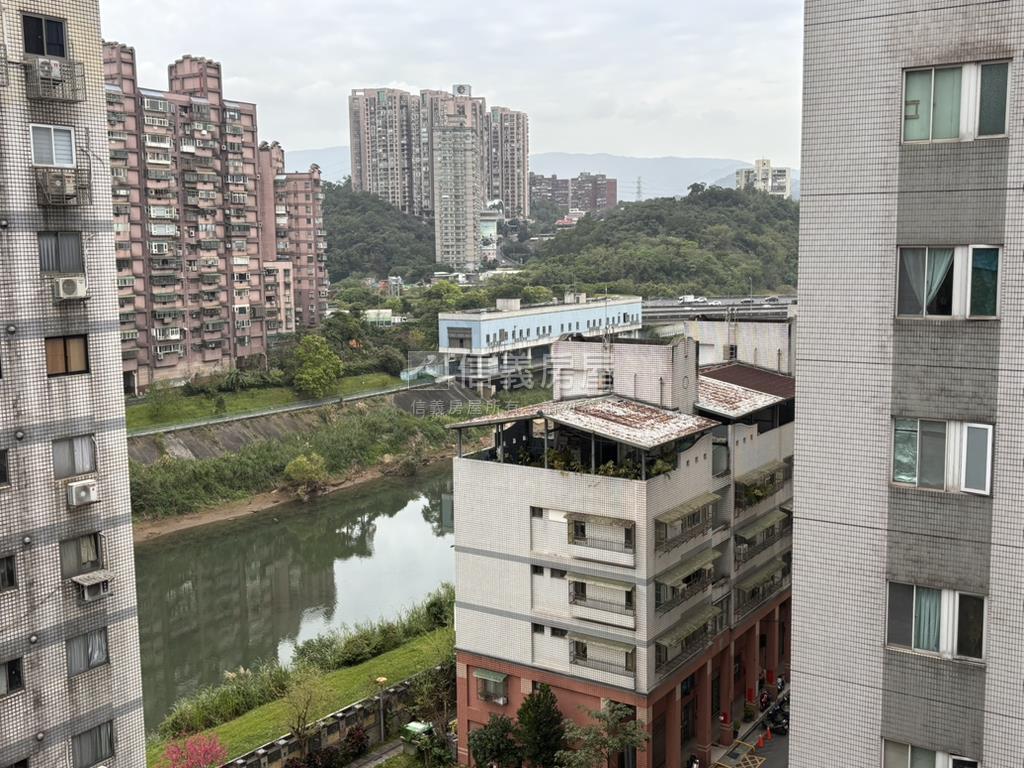 哈佛河景三房有車位房屋室內格局與周邊環境