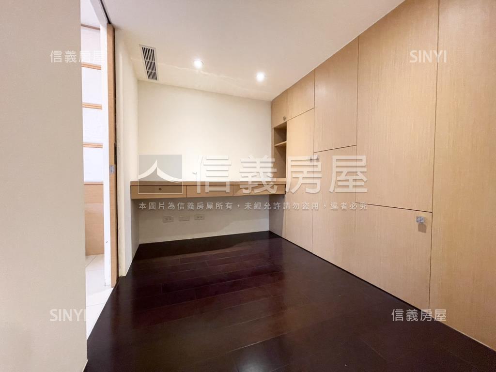 基泰之星高樓景觀２房車位房屋室內格局與周邊環境