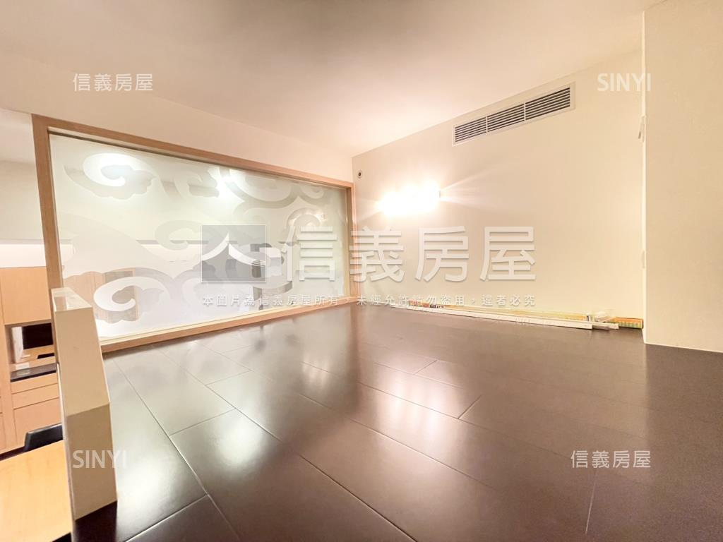 基泰之星高樓景觀２房車位房屋室內格局與周邊環境