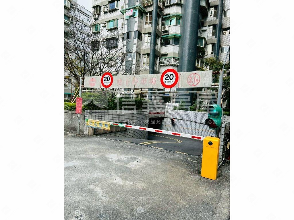 西松高中旁電梯有車位房屋室內格局與周邊環境