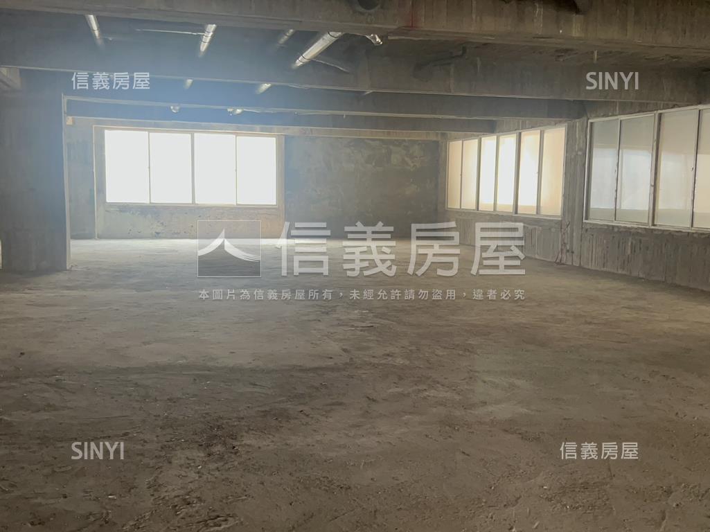 高雄府北精華商用大店辦倉房屋室內格局與周邊環境