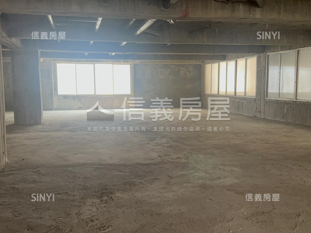 高雄府北精華商用大店辦倉房屋室內格局與周邊環境