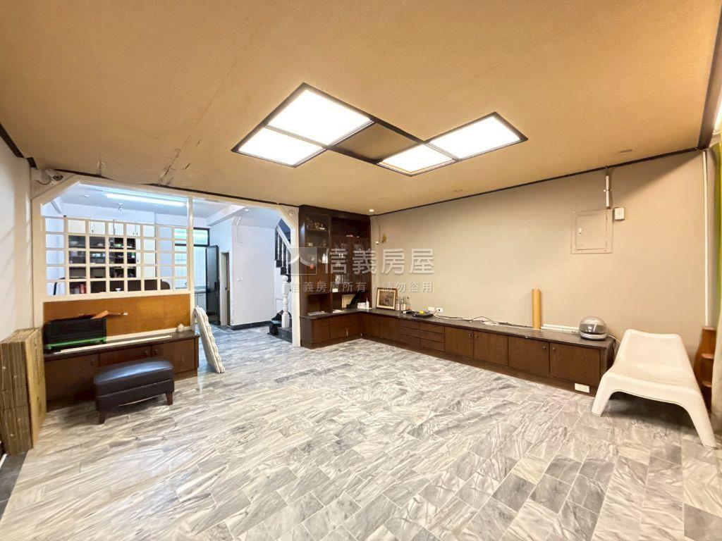 近衛道高中平德路活路透天房屋室內格局與周邊環境
