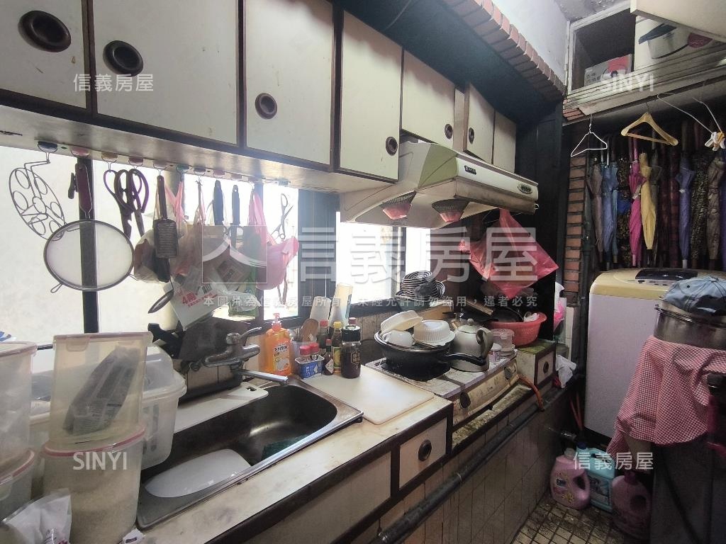 帝國大廈高樓方正二房房屋室內格局與周邊環境