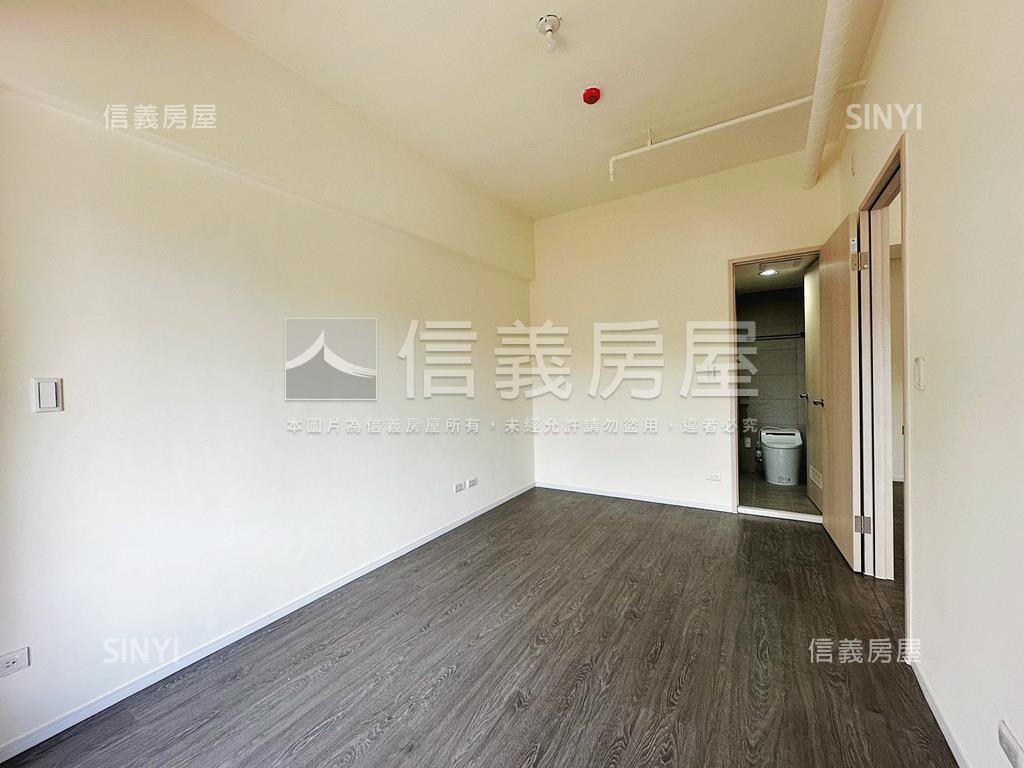 鉑克棶兩房兩衛１１樓房屋室內格局與周邊環境