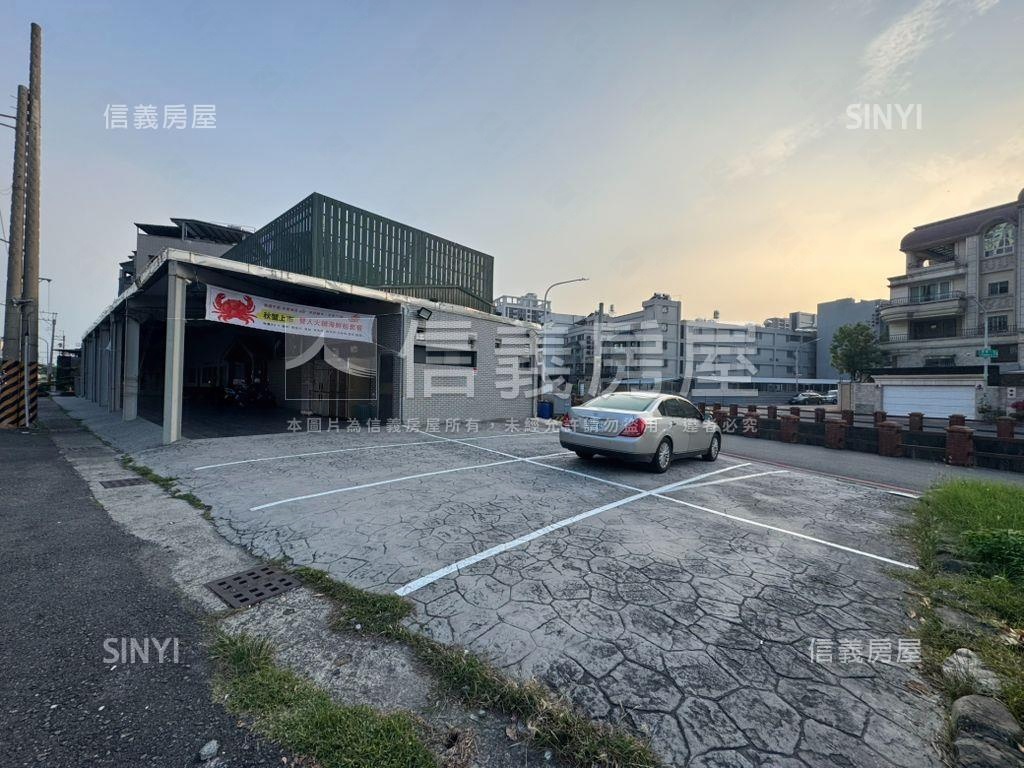 鳳山。雙面臨路三角窗美地房屋室內格局與周邊環境