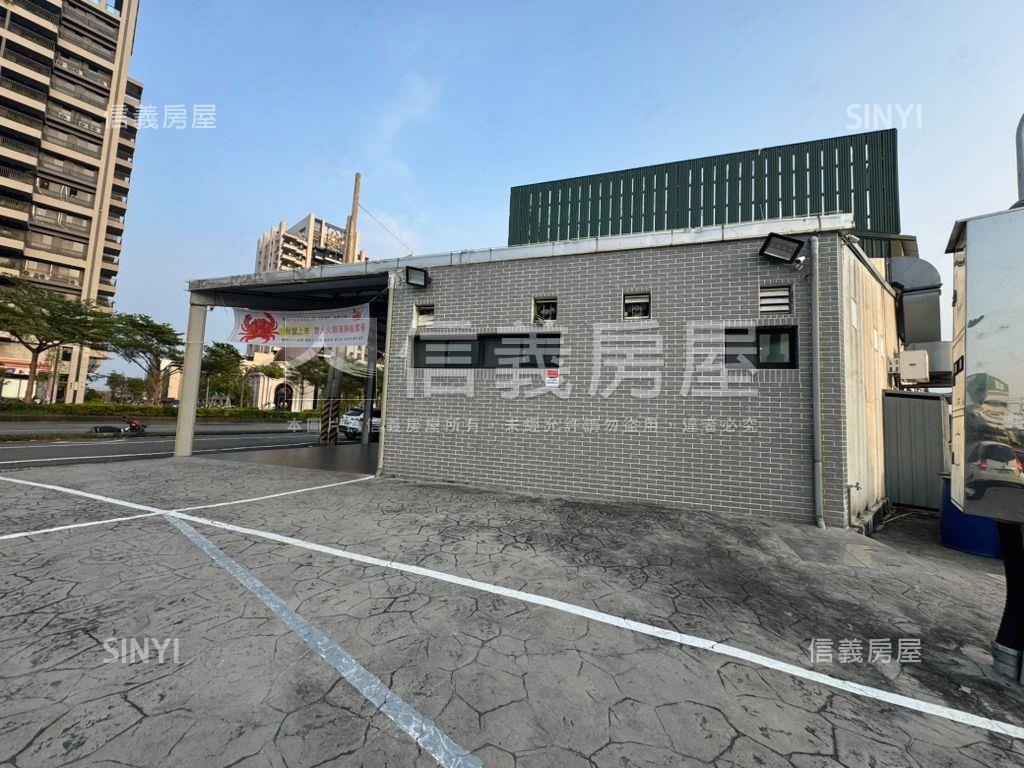 鳳山。雙面臨路三角窗美地房屋室內格局與周邊環境