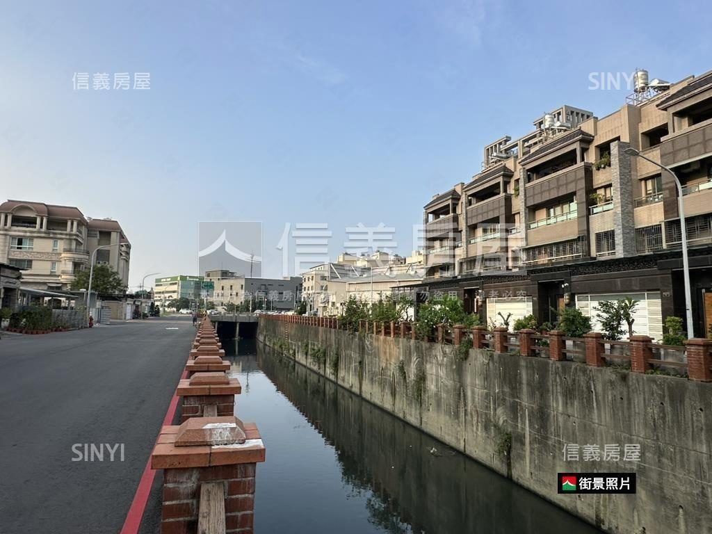 鳳山。雙面臨路三角窗美地房屋室內格局與周邊環境