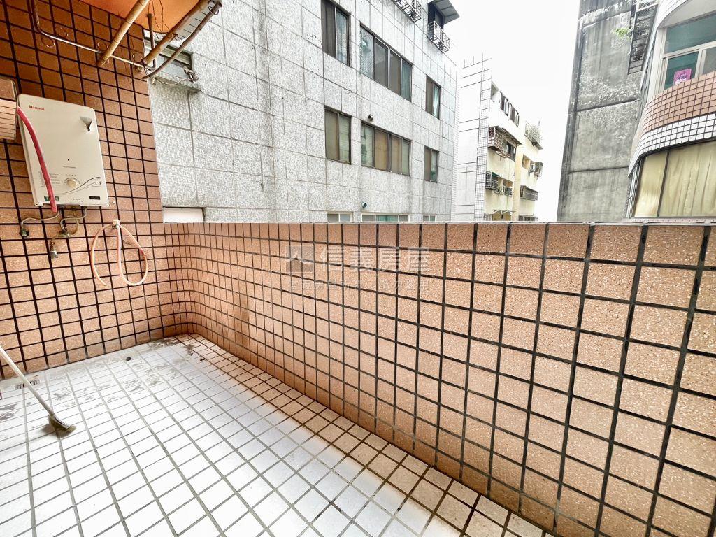 近捷運市政府站★兩房平車房屋室內格局與周邊環境