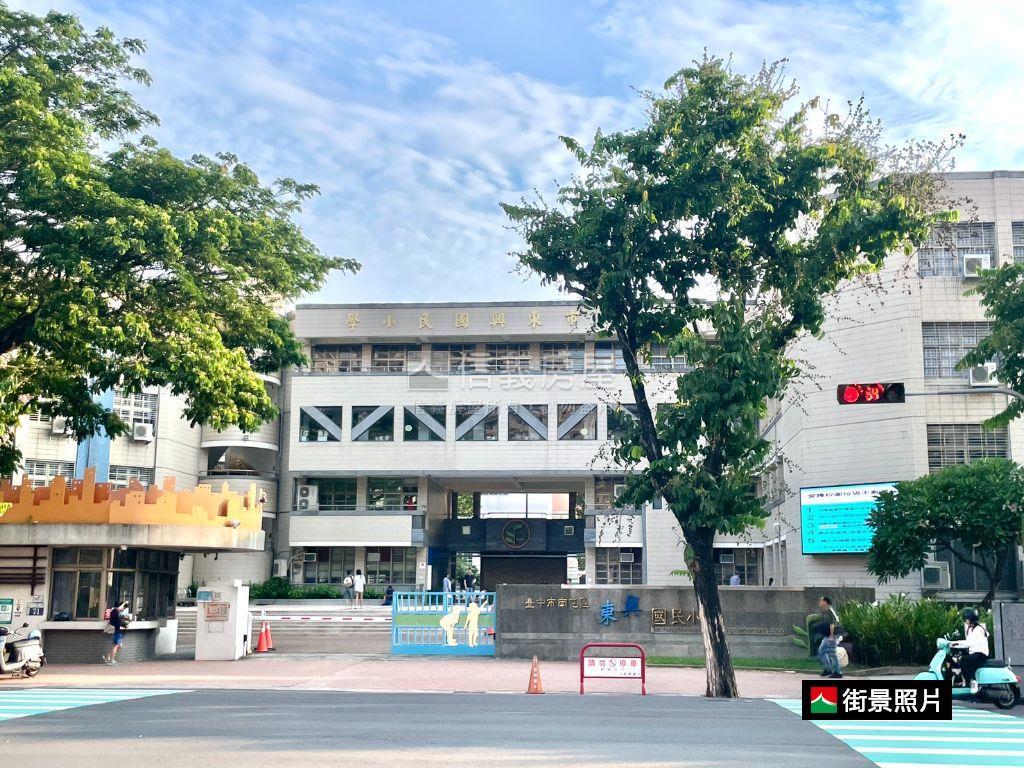 近捷運市政府站★兩房平車房屋室內格局與周邊環境
