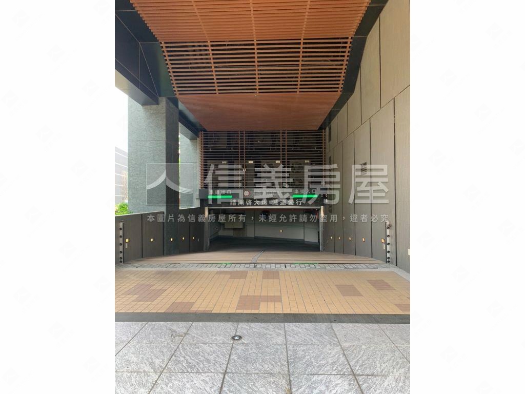 公園１號Ｂ２柱邊車位房屋室內格局與周邊環境