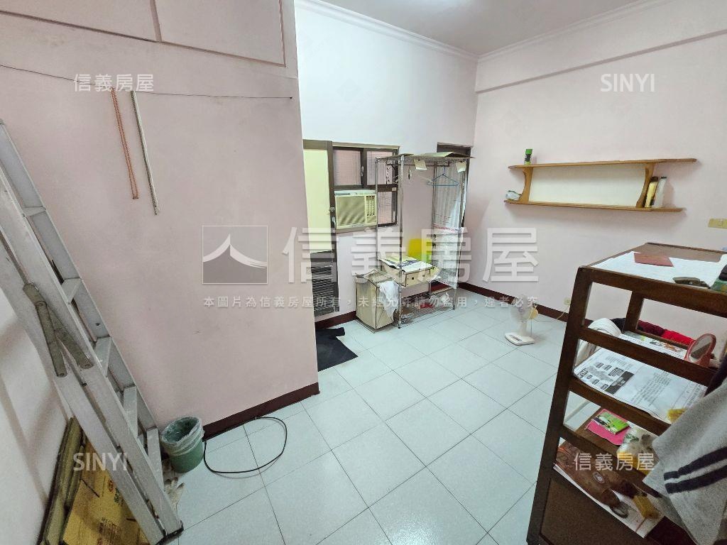 鳳山近青年路正街透天房屋室內格局與周邊環境