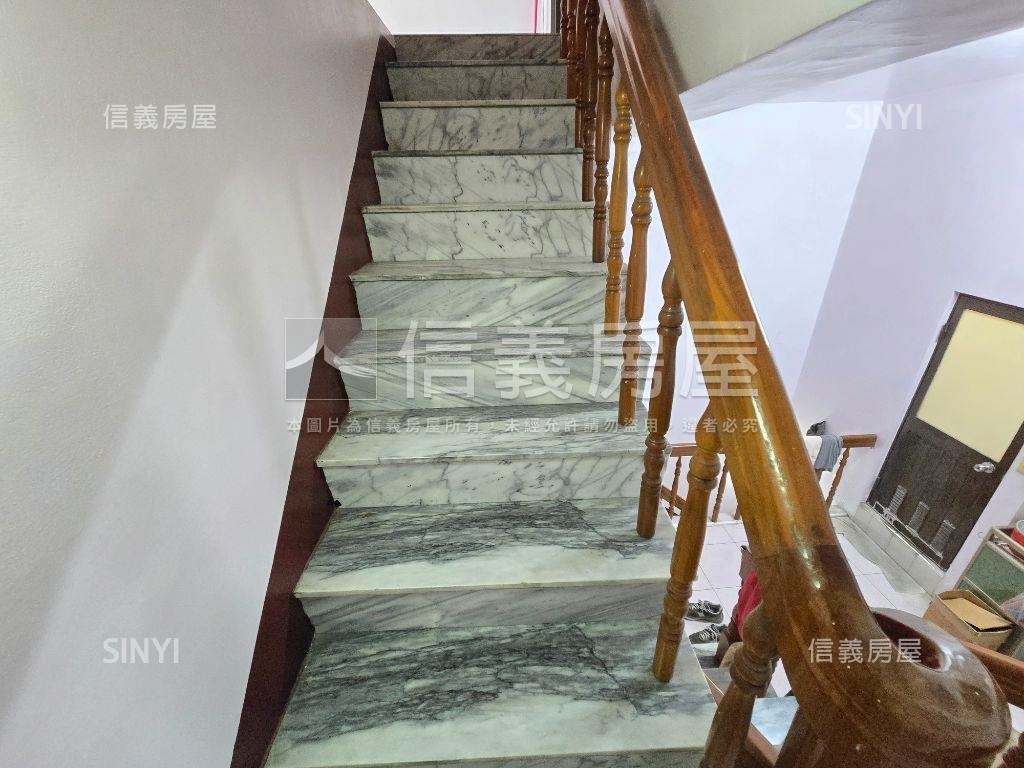 鳳山近青年路正街透天房屋室內格局與周邊環境