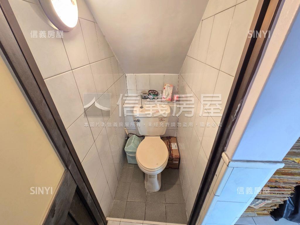 鳳山近青年路正街透天房屋室內格局與周邊環境
