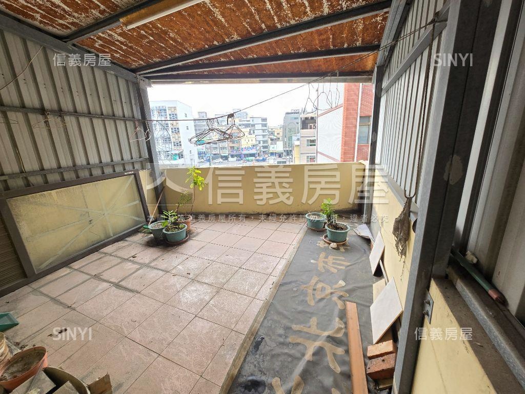 鳳山近青年路正街透天房屋室內格局與周邊環境