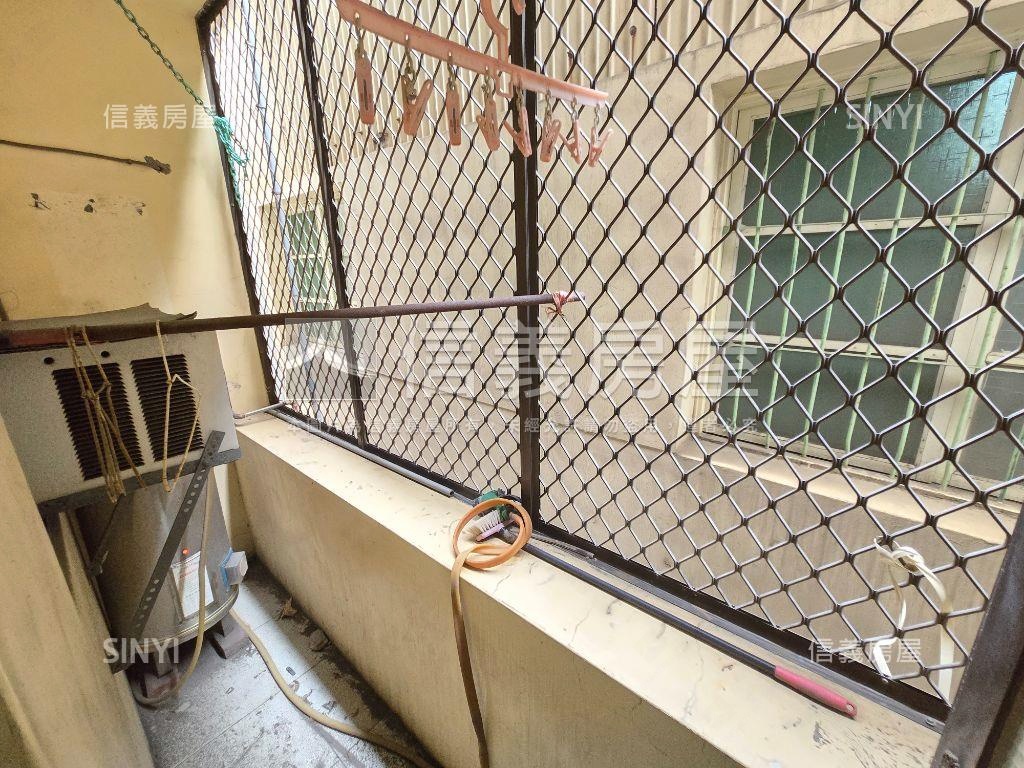 鳳山近青年路正街透天房屋室內格局與周邊環境