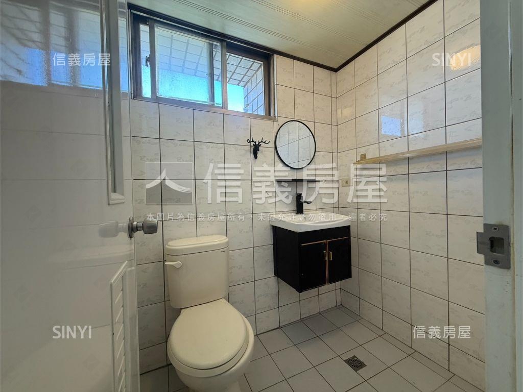 有陽台衛浴開窗的套房房屋室內格局與周邊環境