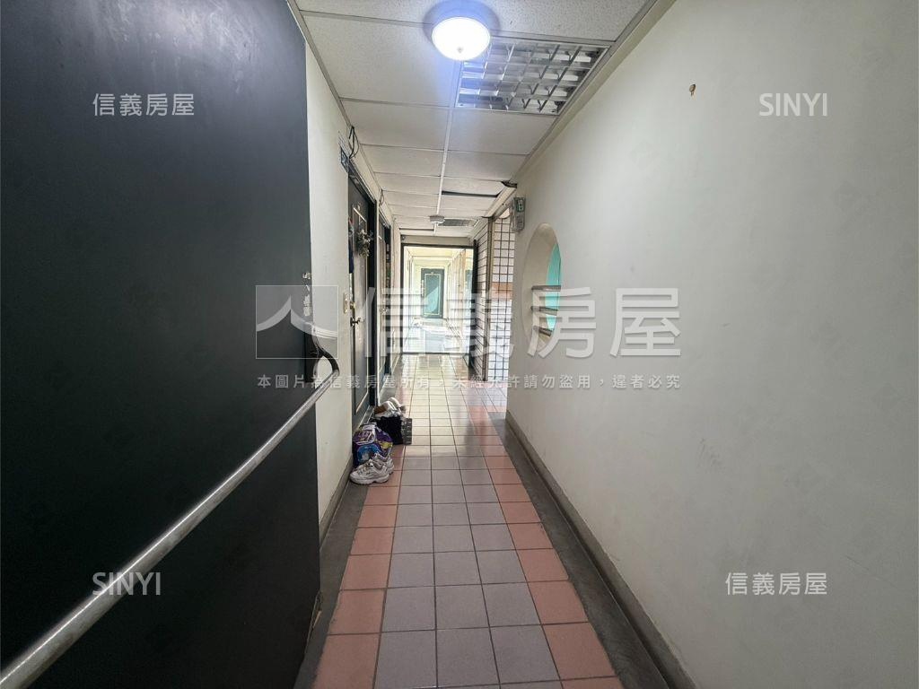 有陽台衛浴開窗的套房房屋室內格局與周邊環境