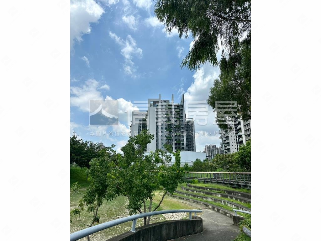 鉅虹映一彎綠朝南即將交屋房屋室內格局與周邊環境