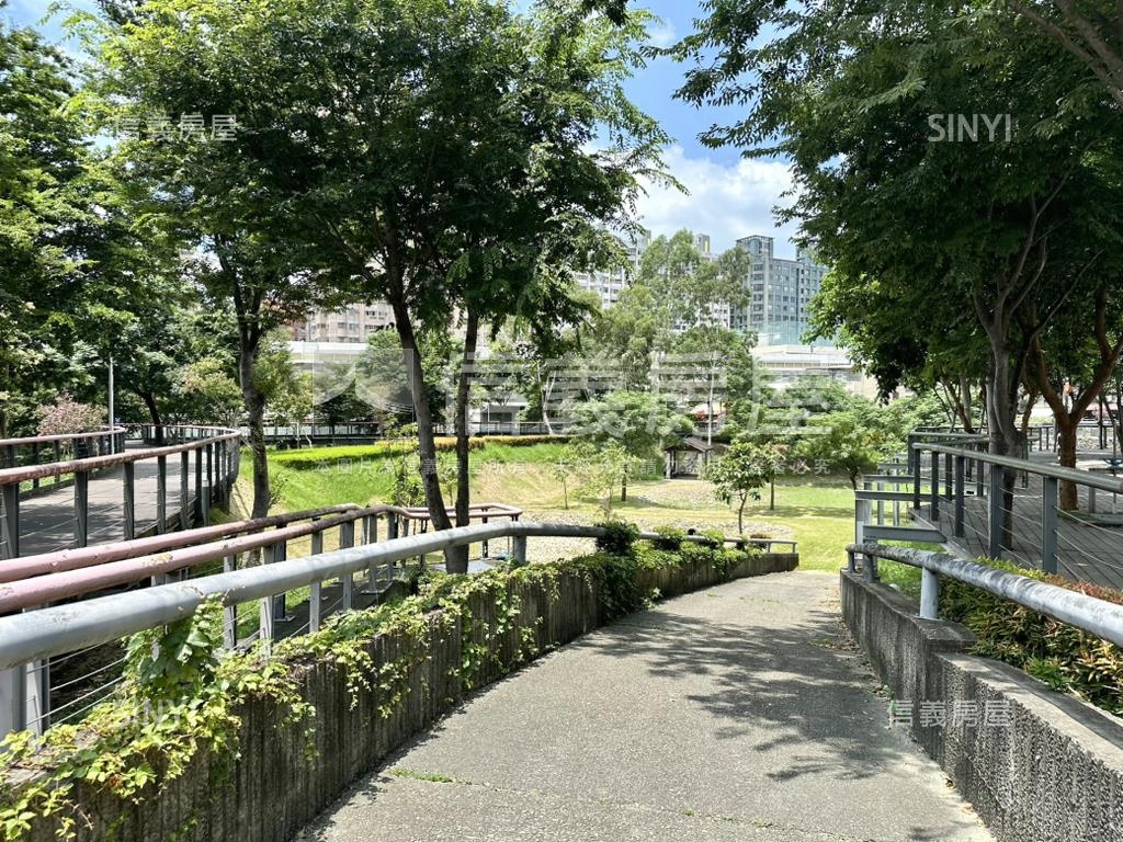 鉅虹映一彎綠朝南即將交屋房屋室內格局與周邊環境
