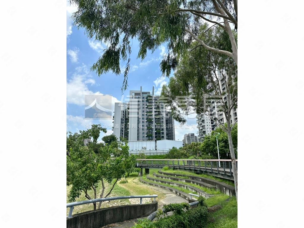 鉅虹映一彎綠朝南即將交屋房屋室內格局與周邊環境