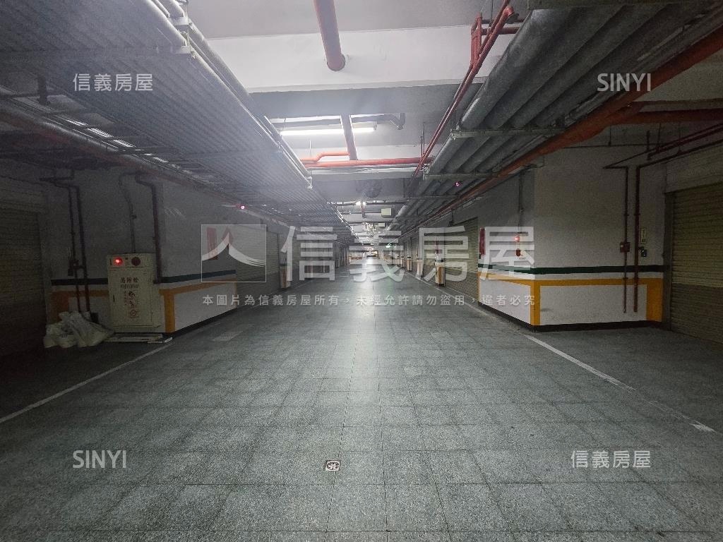 老闆霸氣領袖花園透天房屋室內格局與周邊環境