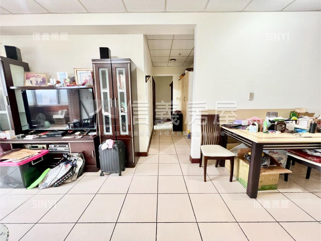 貿商社區高樓三房房屋室內格局與周邊環境