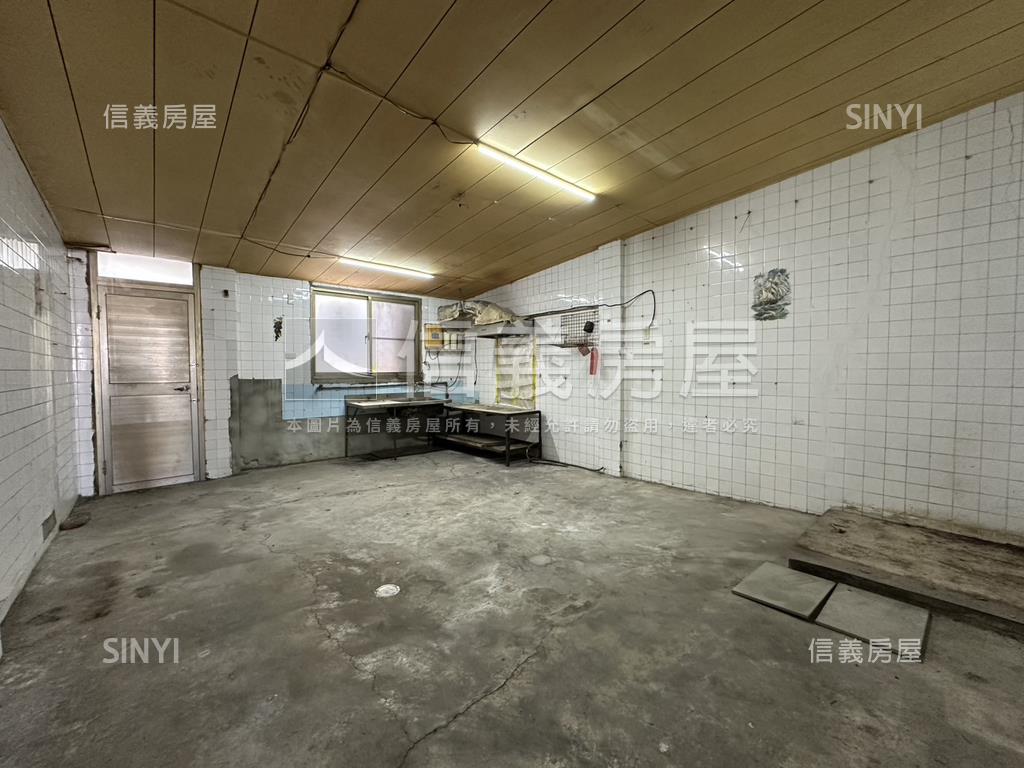 安平路正路面黃金店面房屋室內格局與周邊環境