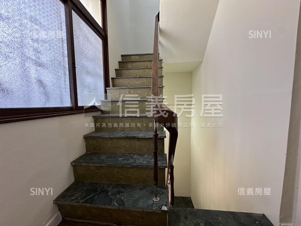 安平路正路面黃金店面房屋室內格局與周邊環境