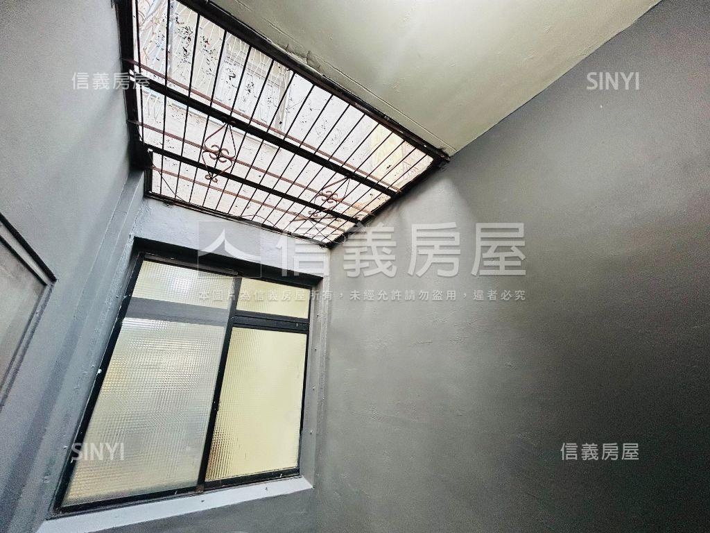 太平活路庭院孝親房透天房屋室內格局與周邊環境