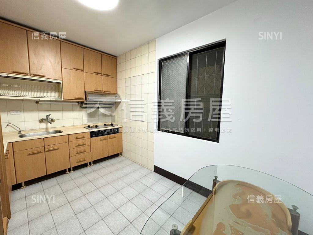 近獅甲捷運車墅透天房屋室內格局與周邊環境