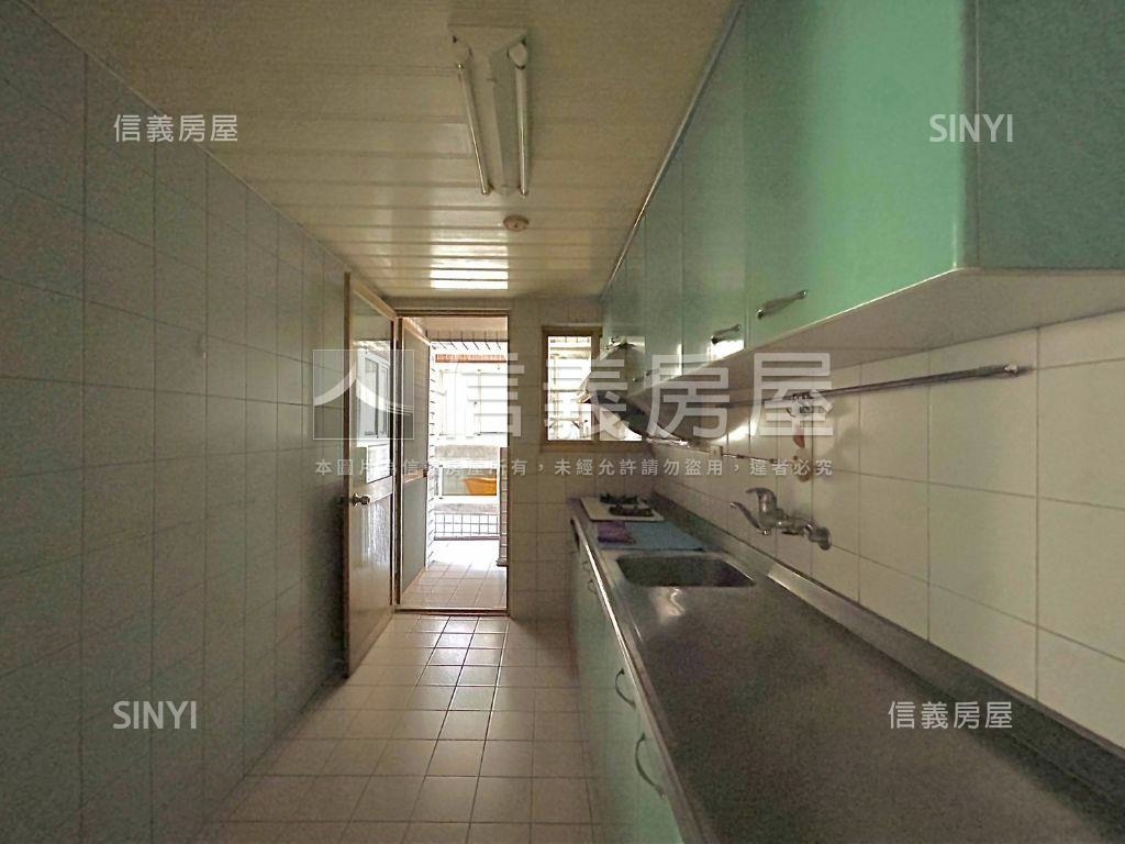 公學新城乙區採光三房房屋室內格局與周邊環境