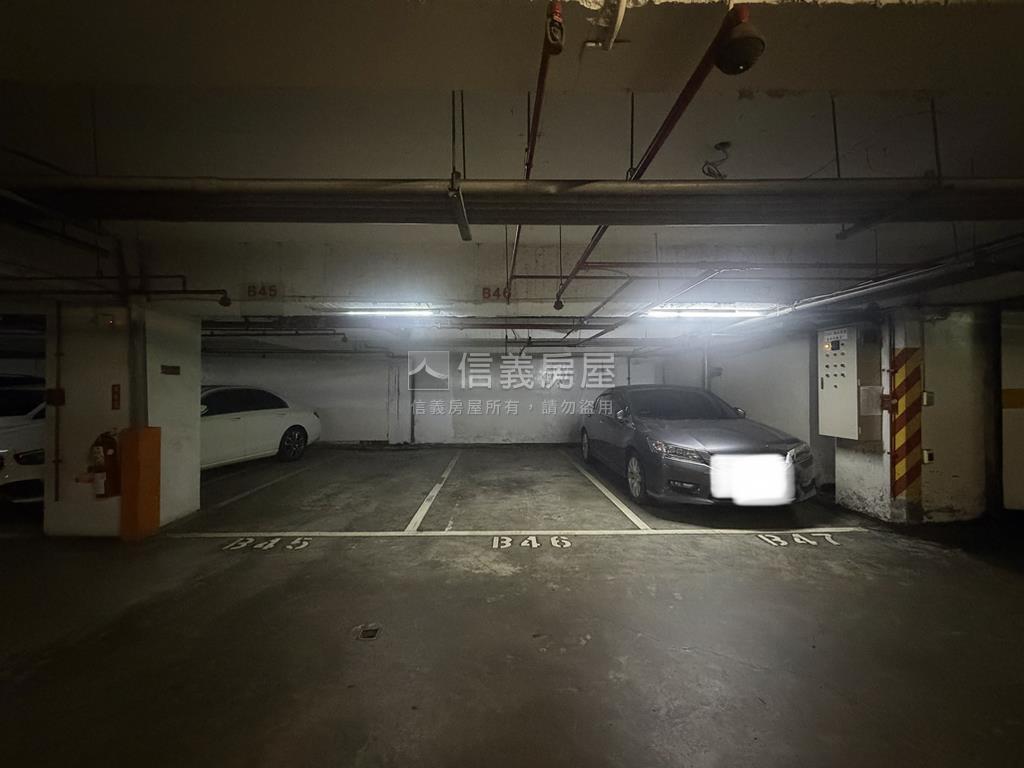 名喬財經大樓Ｂ５車位房屋室內格局與周邊環境