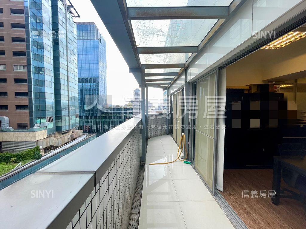專任～君品高樓邊間露台戶房屋室內格局與周邊環境