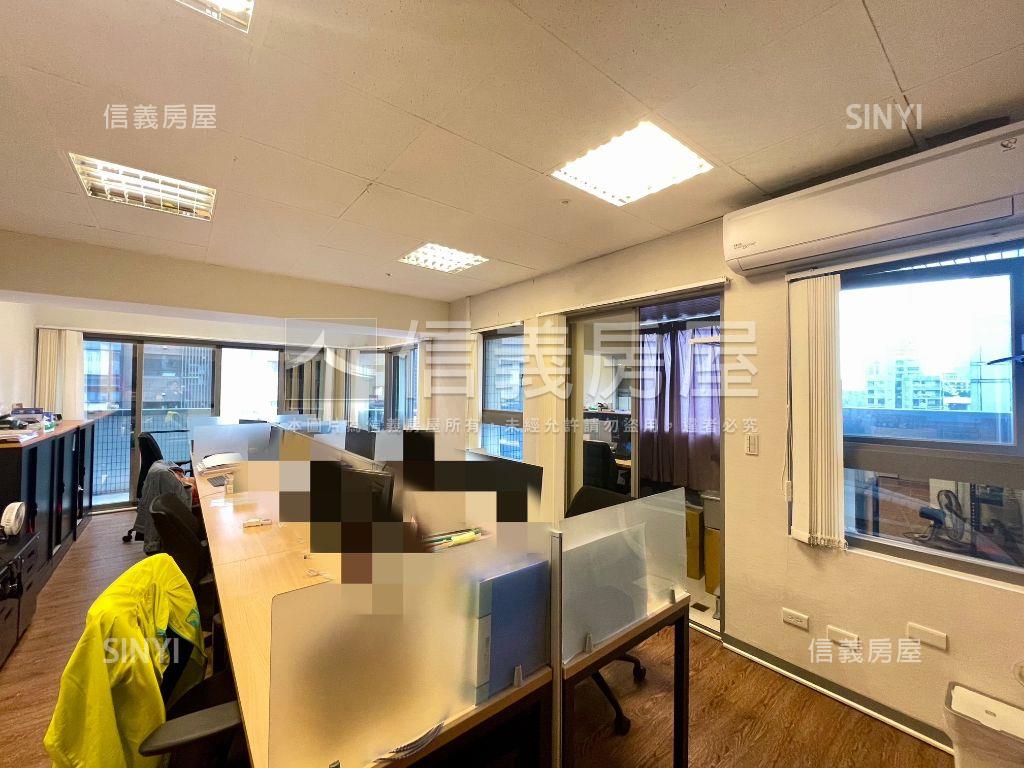 專任～君品高樓邊間露台戶房屋室內格局與周邊環境