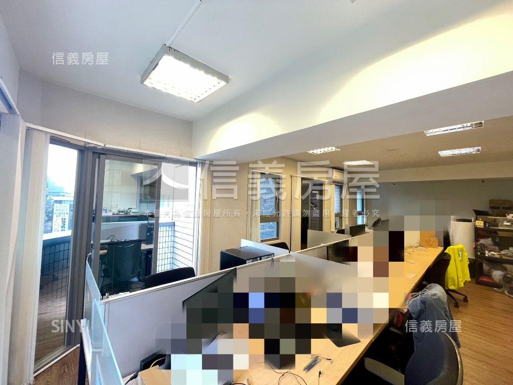 專任～君品高樓邊間露台戶房屋室內格局與周邊環境