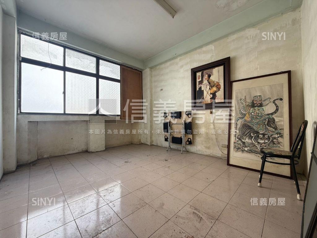 正長榮路臨路免千萬店面透房屋室內格局與周邊環境