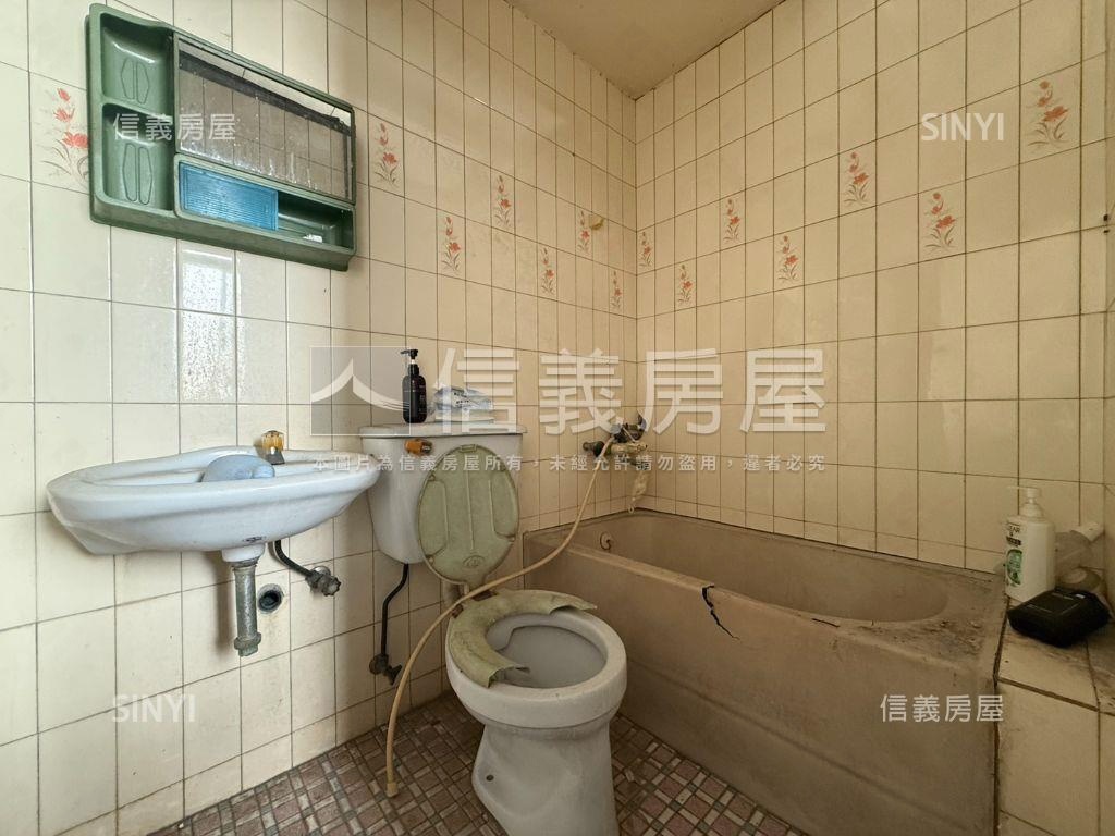 正長榮路臨路免千萬店面透房屋室內格局與周邊環境