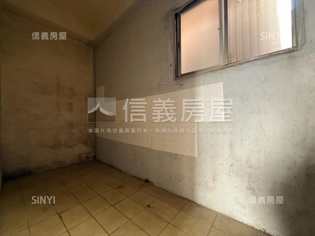 正長榮路臨路免千萬店面透房屋室內格局與周邊環境