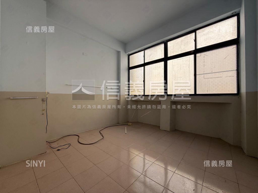 正長榮路臨路免千萬店面透房屋室內格局與周邊環境